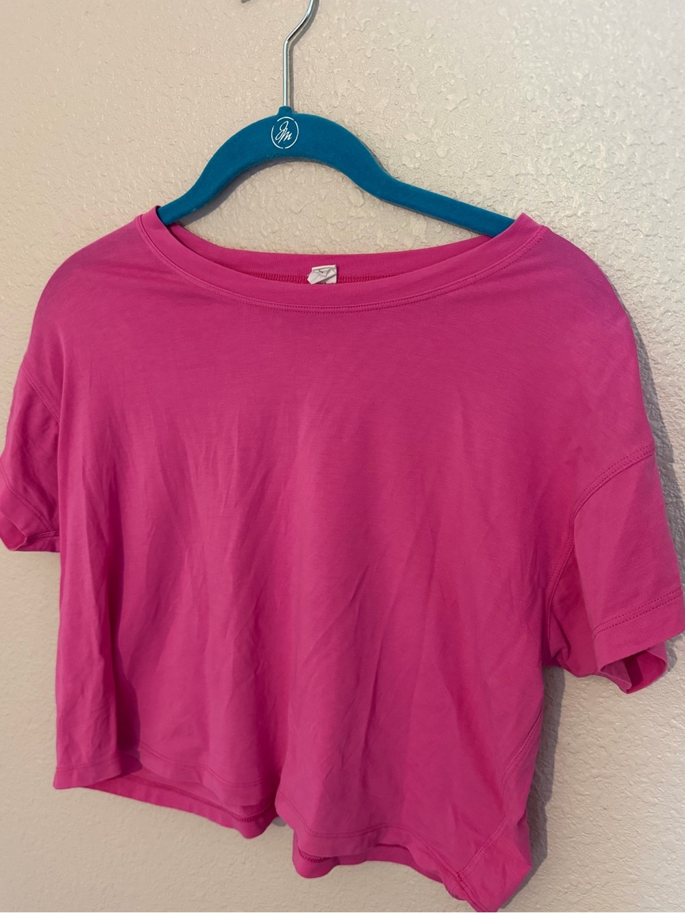 Lululemon Women's Cropped workout Tee - Fuchsia Pink